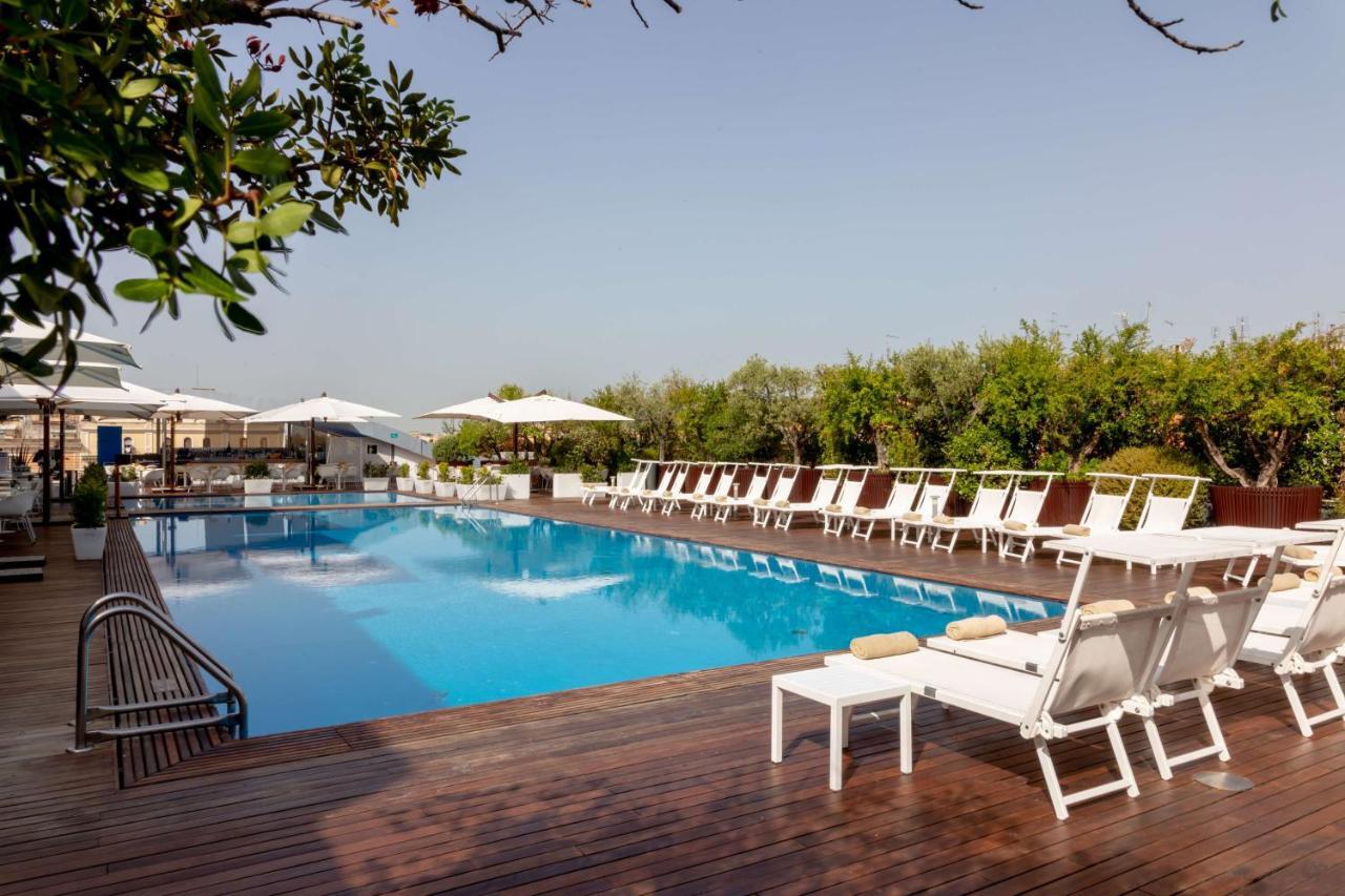 Radisson Blu Es. Hotel, Roma מראה חיצוני תמונה The pool at the hotel